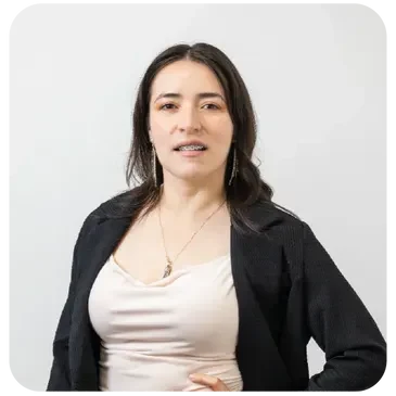 DR. CLAUDIA ARMAS